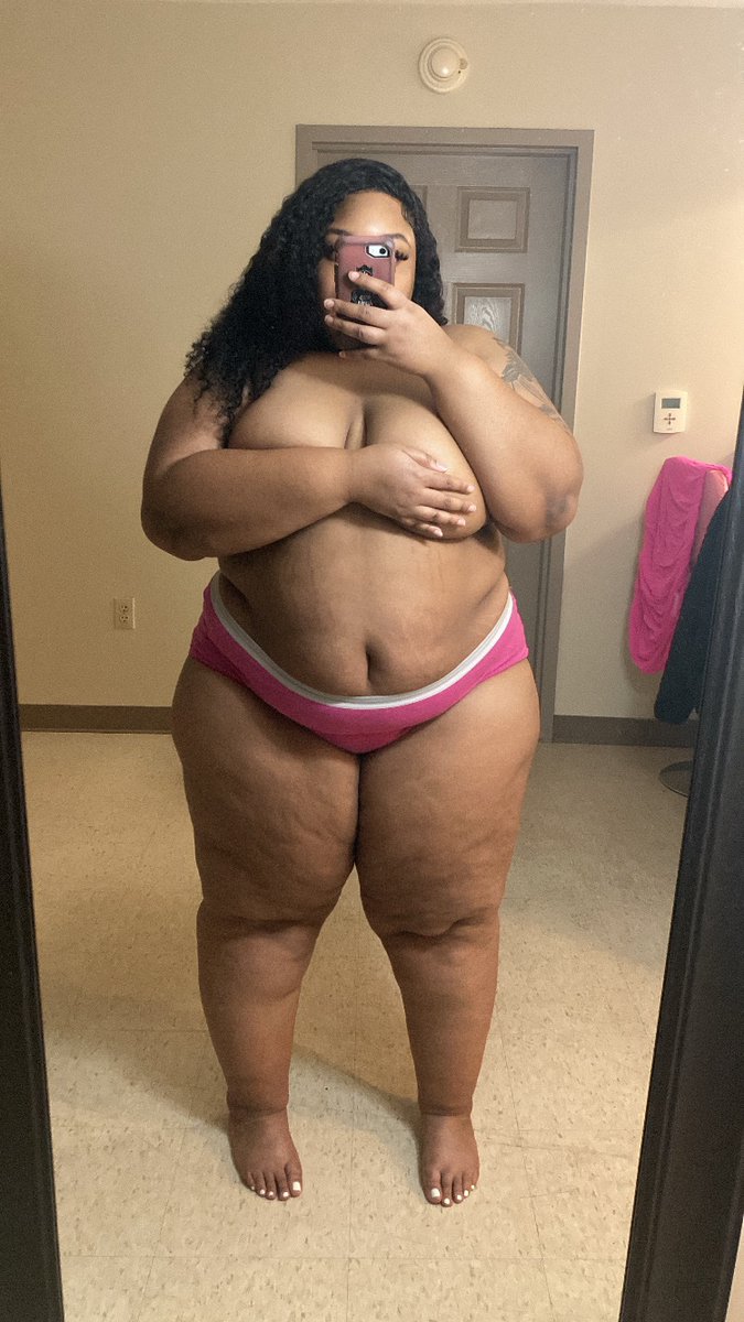 White Toes 🤪

onlyfans.com/ambitiousqueen1