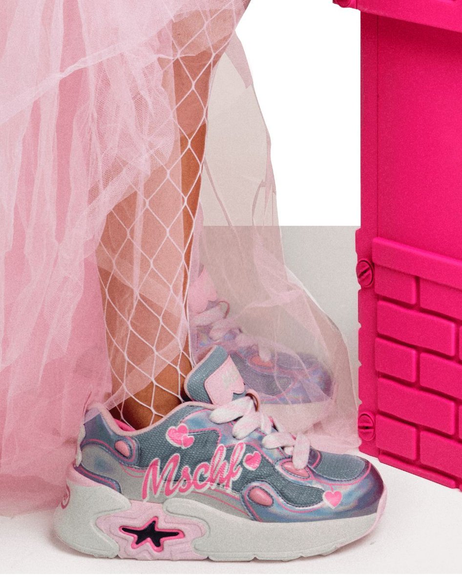 terrinakamura's tweet image. Apparel that breathes with you—literally. Nike’s new fabric uses synthetic biology to open "pores" when you sweat. The ultimate merger of biology and sportswear. 🏃‍♂️🧬 #WearableTech #BioDesign #Innovation
Link: buff.ly/tgUZSj8