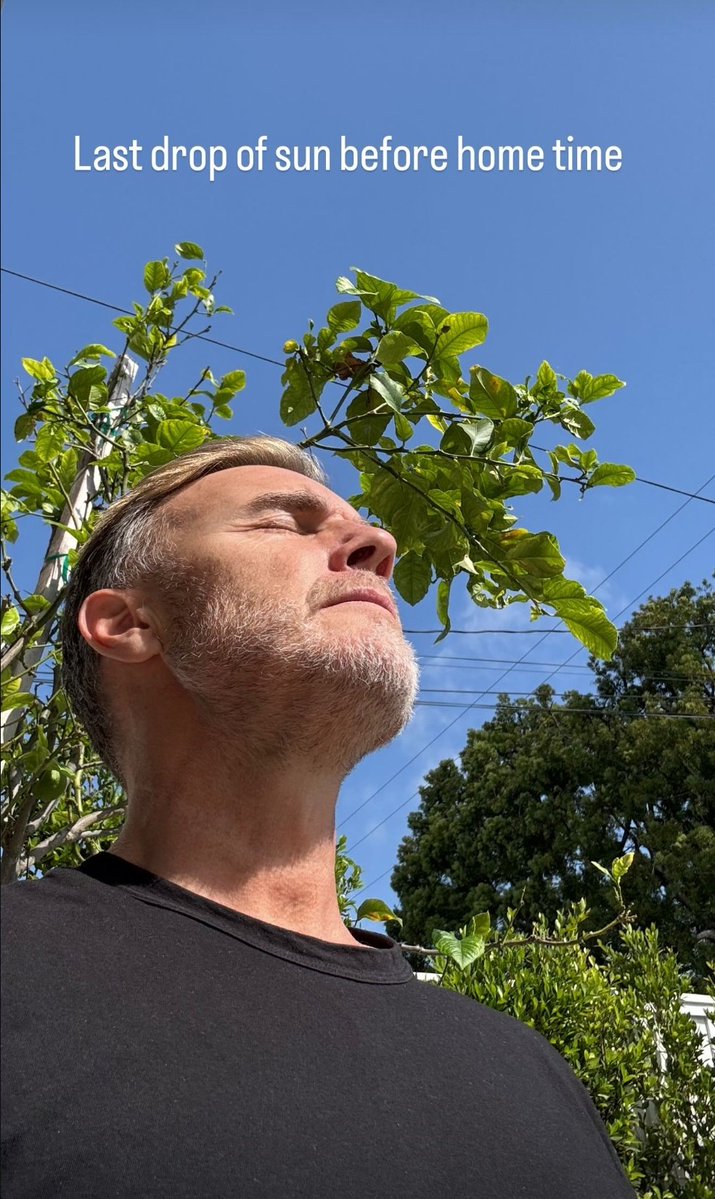 Garyismyhero's tweet image. #Instagram(-story) 😊 #itscomingcloser #☀️ #time #drop #home #sun #last #🤡🎪🐘 #travel 

@GaryBarlow