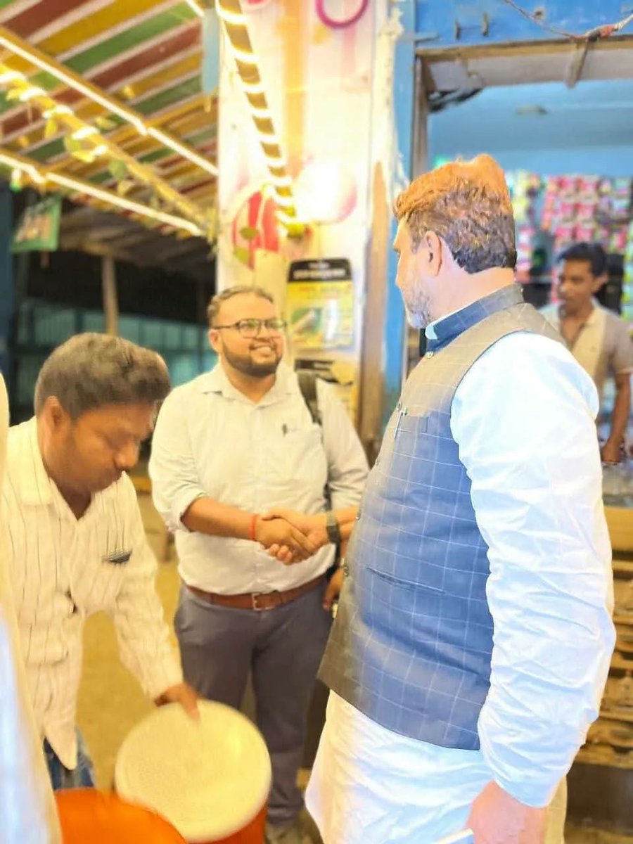 AkhtarulImanMLA's tweet photo. AIMIM नेताओं ने जनसंपर्क कर अपील की—23 अप्रैल को EVM में 5 नंबर पर पतंग निशान दबाकर मिसबाहुल इस्लाम खान को विजयी बनाएं।
#AIMIM #Kandi #VoteForKite https://t.co/8Yp2WMWxCB