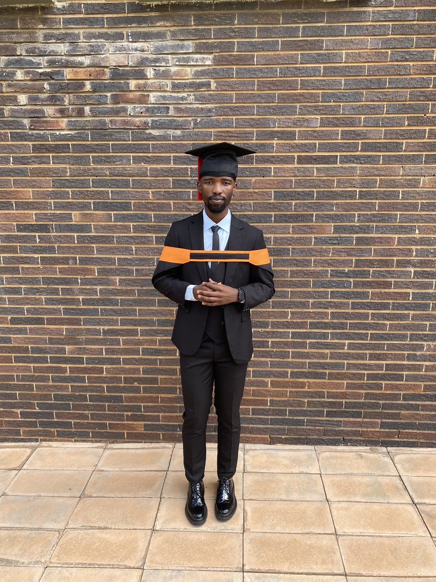 Sibu_simangweni's tweet photo. Degreed
de•greed /dɪˈɡriːd/🎓🤍 https://t.co/jpv720ox1R