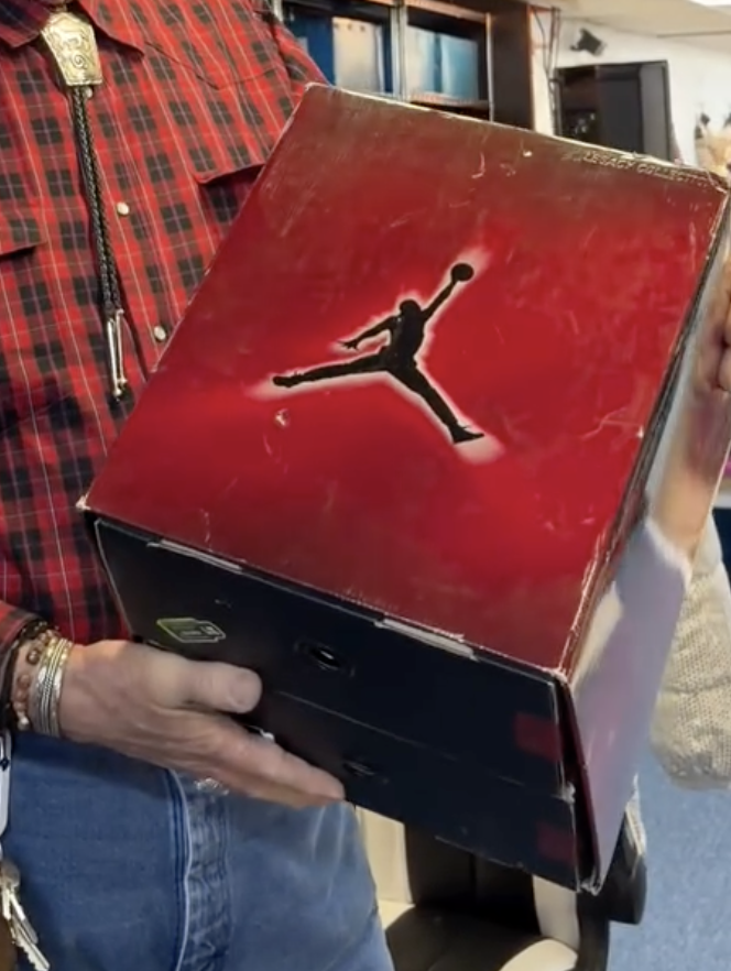 JustFreshKicks's tweet photo. TRAGIC LOVE STORY: His girlfriend sold his DS Jordan Countdown Pack from 2008 😭💔 https://t.co/QkaNLvre3f