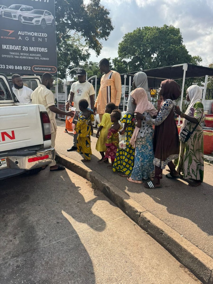 mkaghana's tweet photo. The Ashanti Regional Majlis through the office of Khidmatul Khalq once again donated soft drinks and biscuits today,17th April 2026,to street children on the Amakom stretch. The Regional Qaid and his Naib were also present
40 packs were donated.

#khuddam
#Ahmadiyya 
#mkaghana https://t.co/QzF5cYlZG0