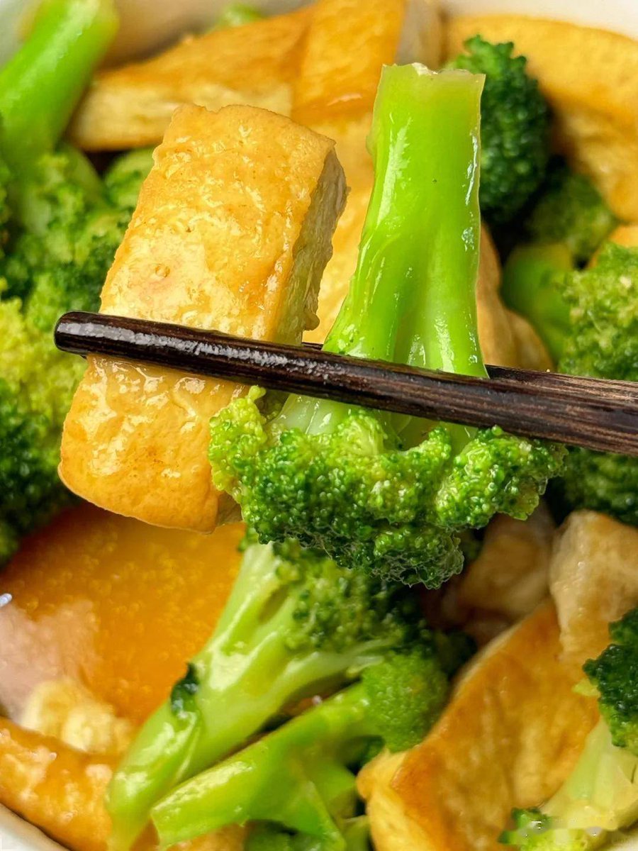 kloiegirl's tweet image. "Swap 1 meal daily for this high-protein, low-carb bowl  Grilled chicken + roasted veggies + quinoa = 300kcal, 25g protein. Fuel fat loss, stay full!  #WeightLoss #HealthyEating"