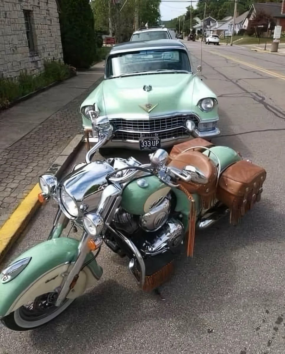 Retromania4ever's tweet image. 🇺🇸🦅 #Indian Chief #Vintage #motorcycle and 1954 #Cadillac Series 62