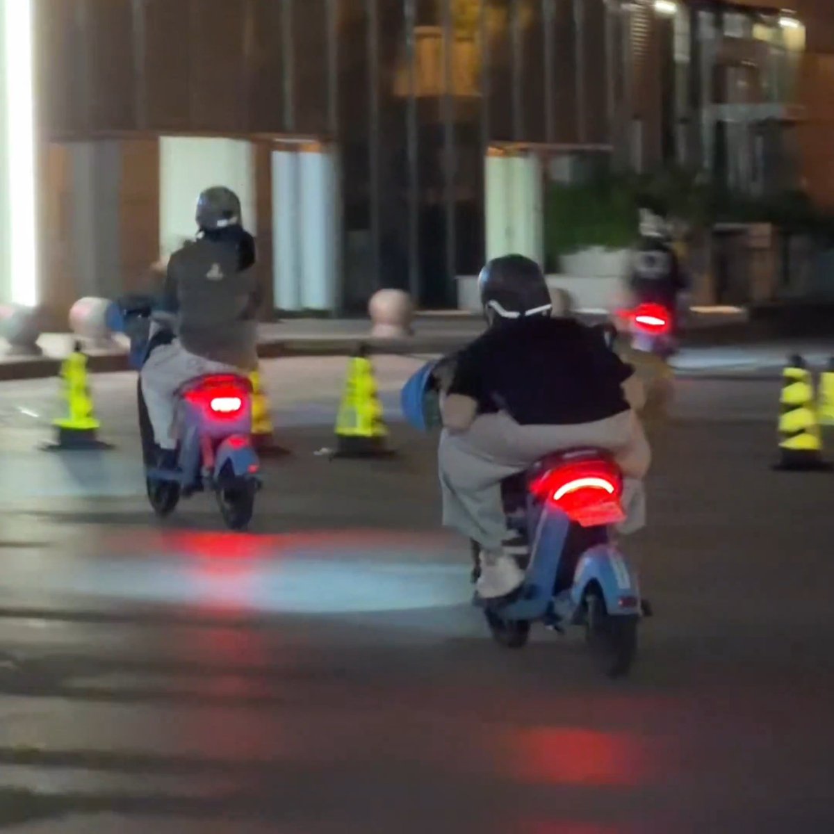 มฮร 🌼🌈🍒 tweet media