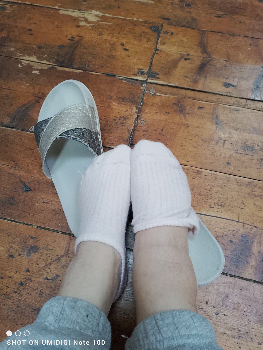 Ariana_Activist's tweet image. After a 'bit' of a fall down the stairs, my foot is angry. Tonight I'll rest it up &amp;amp; if it's still the same tomorrow, I'll be off to A&amp;amp;E. What a way to spend a Sunday! Still, at least we have an NHS. 
#nhs #freeatthepointofcare