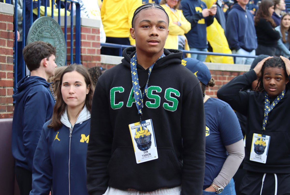 BriceMarich's tweet image. Detroit (Mich.) Cass Tech 2028 five-star QB Donald Tabron (@donaldtabronII) back at #Michigan for the spring game.

One of the top players in America, who holds over 30 scholarship offers.

247sports.com/player/donald-…