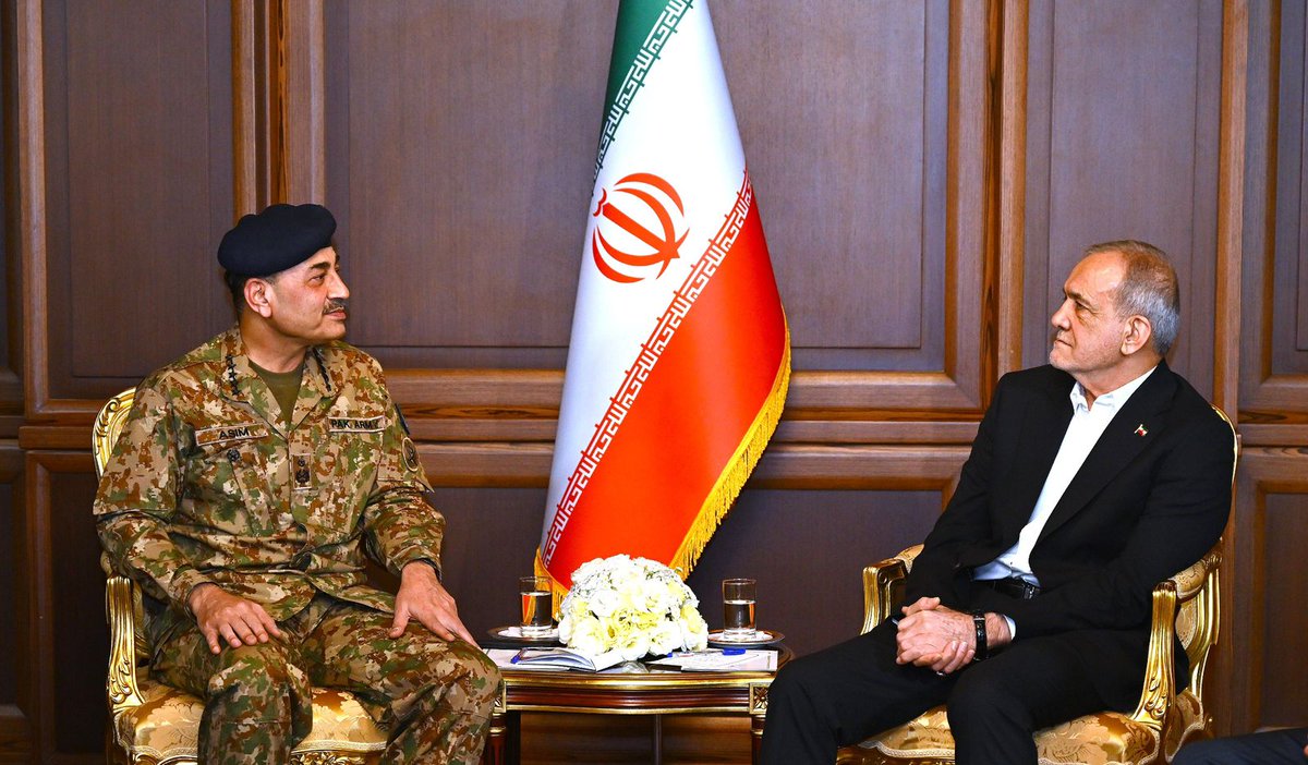 arabnewspk's tweet image. #PHOTOS: Pakistan army chief concludes three-day official visit to Iran. arabnews.pk