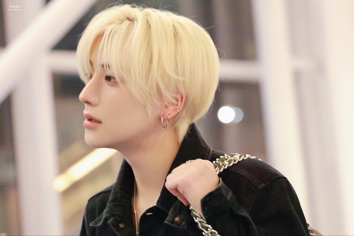 ユリリ tweet media