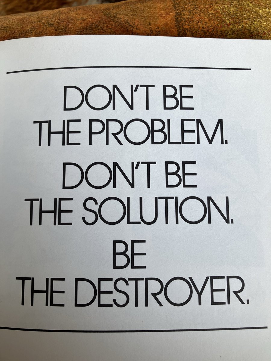 SpectralHeron's tweet image. Women in the John - graffiti from women’s bathrooms 💄💪 #feminism #seventies #graffiti #charityshopbooks