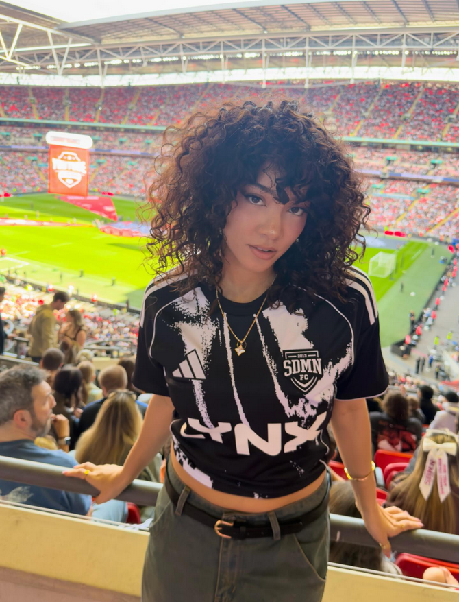 Holly 💜 tweet media