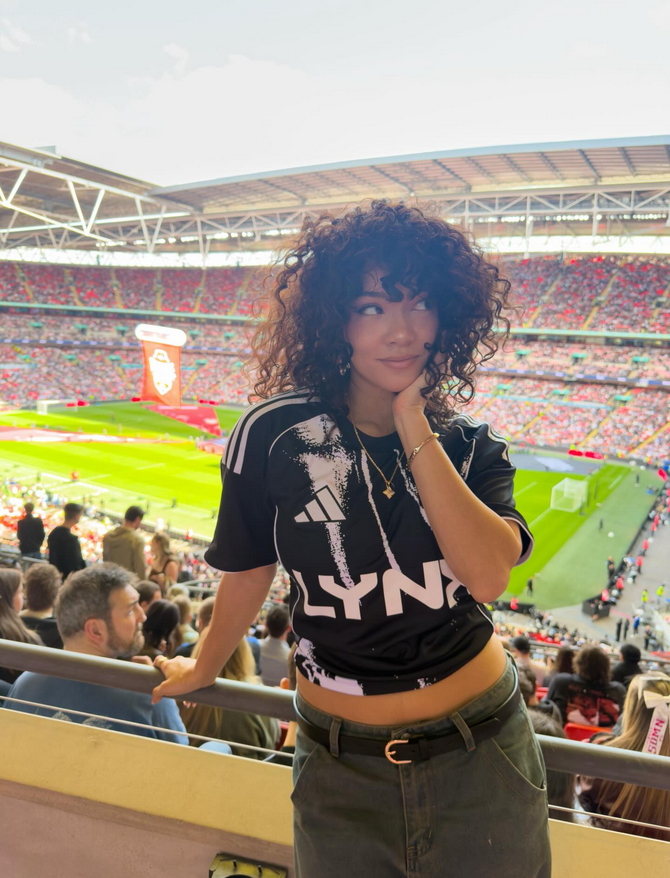 Holly 💜 tweet media