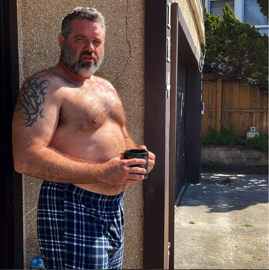 DadStronk's tweet image. Morningcoffee at the beach

#Strengthtraining #gaybear