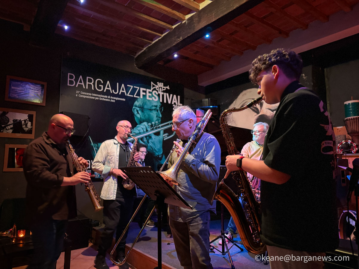 barganews's tweet image. Jam session at Barga Jazz Club in BARGA  👉 CLICCA QUI per altre immagini e l'articolo completo - 👉 CLICK HERE for more images and the full article:  barganews.com/2026/04/jam-se…
#Barga #barganews #BargaVecchia #toscana #Keane