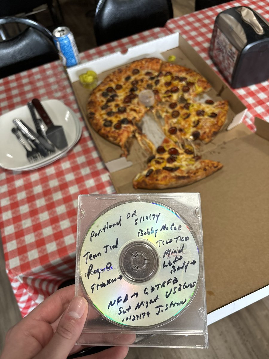jobyman69's tweet image. R8 the bootleg #grateful #pizza #boot