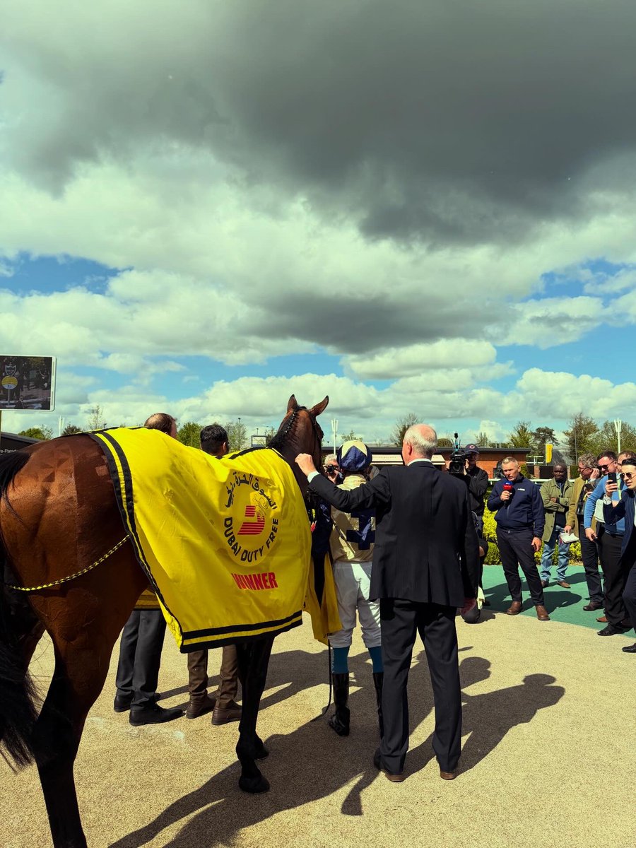 Laura King tweet media