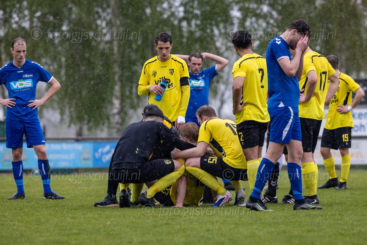 Foto weergaven van de voetbalwedstrijd Capelle 1 - GVV'63 1 staat op de site.
Linkje naar de foto's >>>   tinyurl.com/bdf7dmra