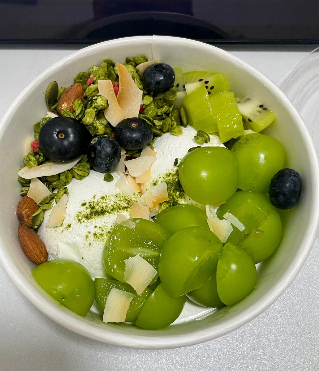 Venkat5117's tweet image. "Morning bite  Fresh strawberry yogurt bowl = sunny start. Who’s with me #FoodieMoments #BreakfastVibes"