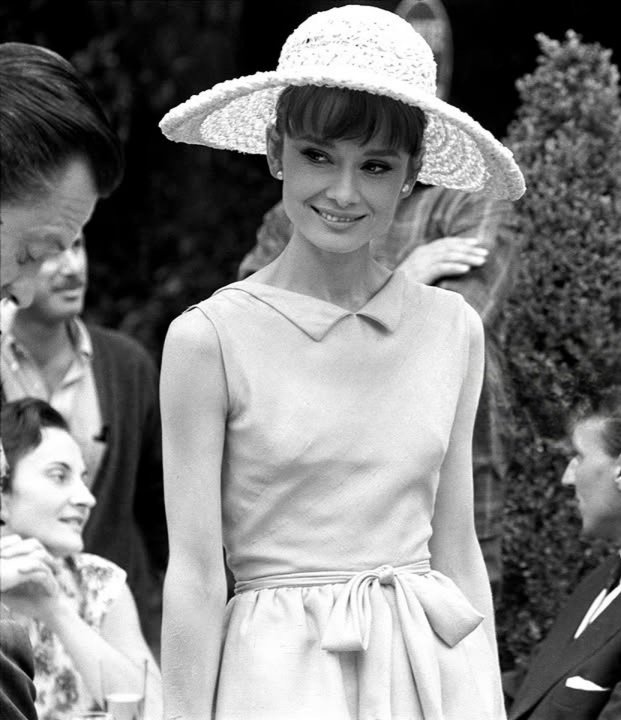monforda1's tweet image. #firsttimeviewing #myAngel #ThaAudreysmirk #Classicness #allrightreserved #laughinoutsloudest