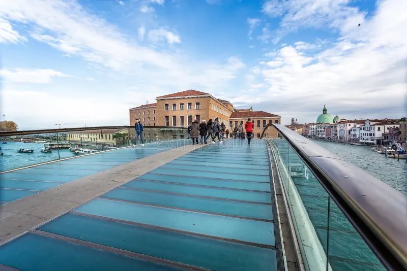 italyfunfacts's tweet image. It’s made of glass… and super controversial 😅
Some say it ruins the city
Do you like modern touches in historic places?
#Venice #Architecture #Italy