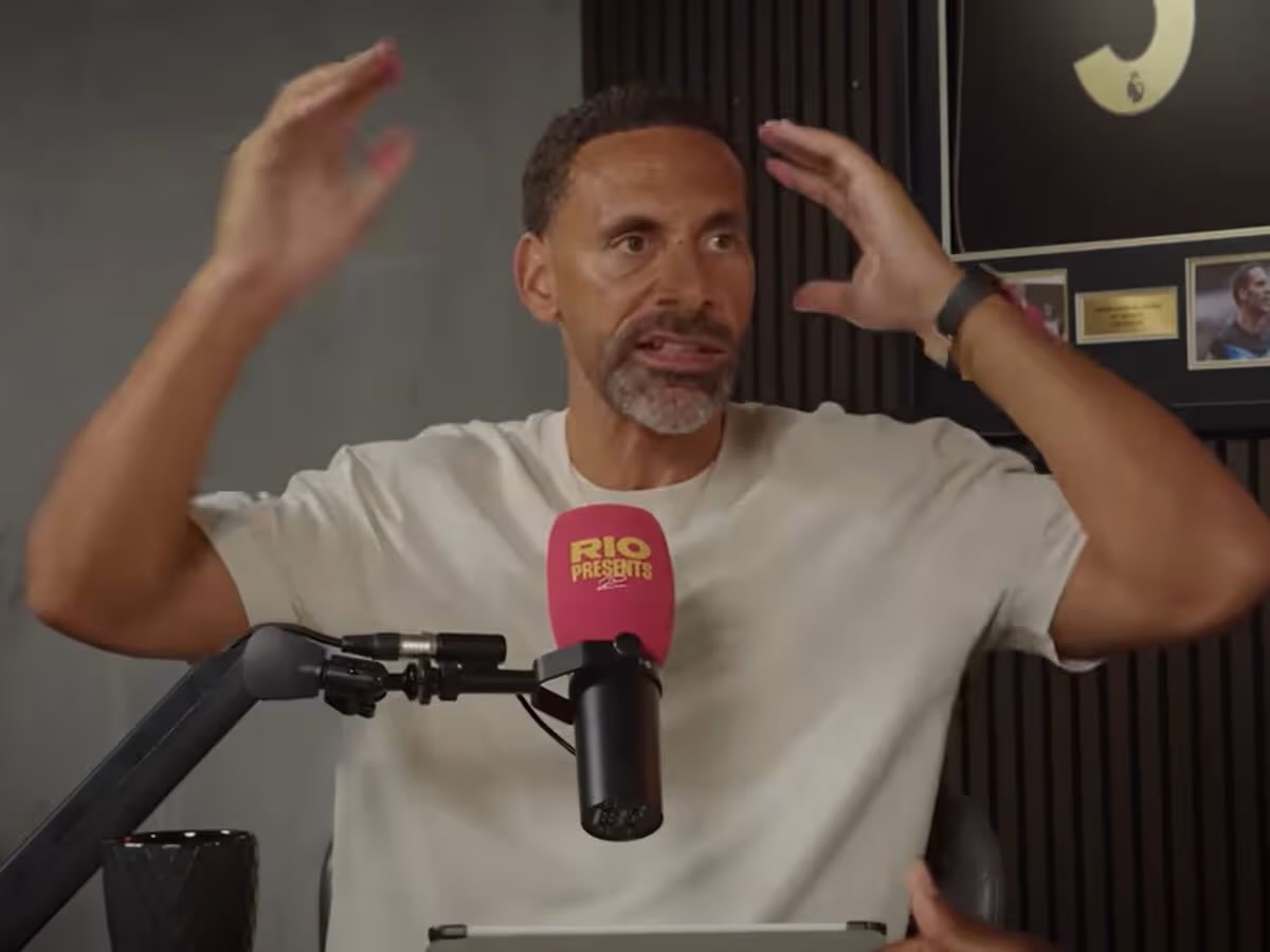 utdshows's tweet image. 🚨🎙️ Rio Ferdinand speaks on the inconsistency of refereeing in the Premier League:

🗣️ “This is exactly what frustrates everyone about officiating right now. Lisandro Martínez barely touches Calvert Lewin’s hair and VAR steps in — red card, game changed. 

Today, in the