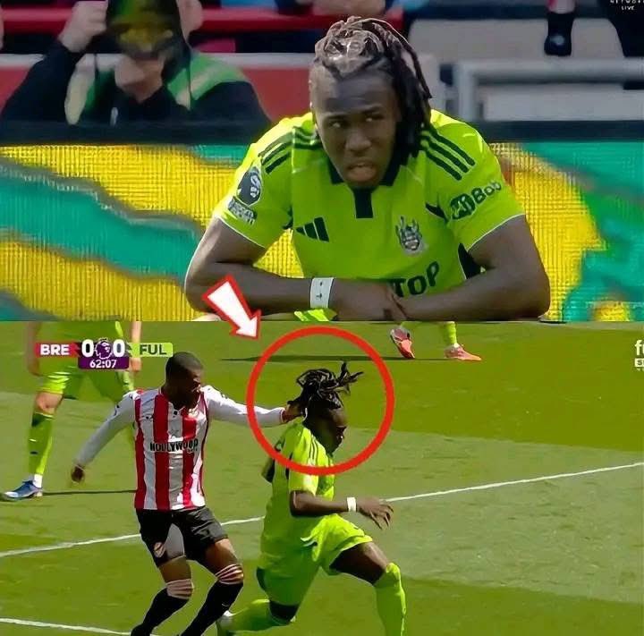 utdshows's tweet image. 🚨🎙️ Rio Ferdinand speaks on the inconsistency of refereeing in the Premier League:

🗣️ “This is exactly what frustrates everyone about officiating right now. Lisandro Martínez barely touches Calvert Lewin’s hair and VAR steps in — red card, game changed. 

Today, in the