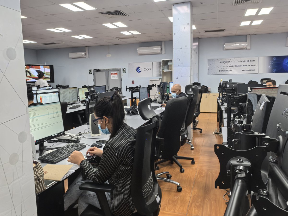 BrianJVB's tweet image. 📡⚡ Cuando ocurre una interrupción en telecomunicaciones, los **Centros de Operaciones de Red** son la primera línea de respuesta.  
Su gestión oportuna garantiza continuidad, minimiza impactos y mantiene al país conectado. 🌍🔗 
#EtecsaConCuba
