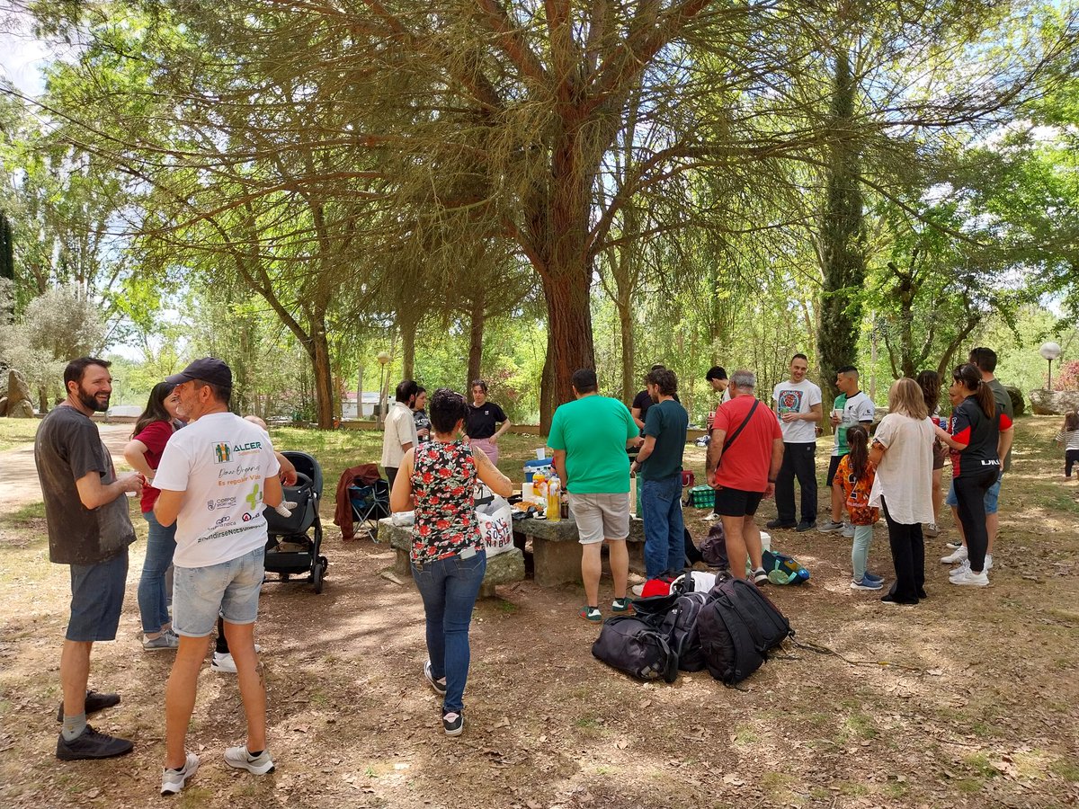 Lo mejor del día, el rato que hemos compartido con nuestra gente antes y después del partido 🐝🐝🐝