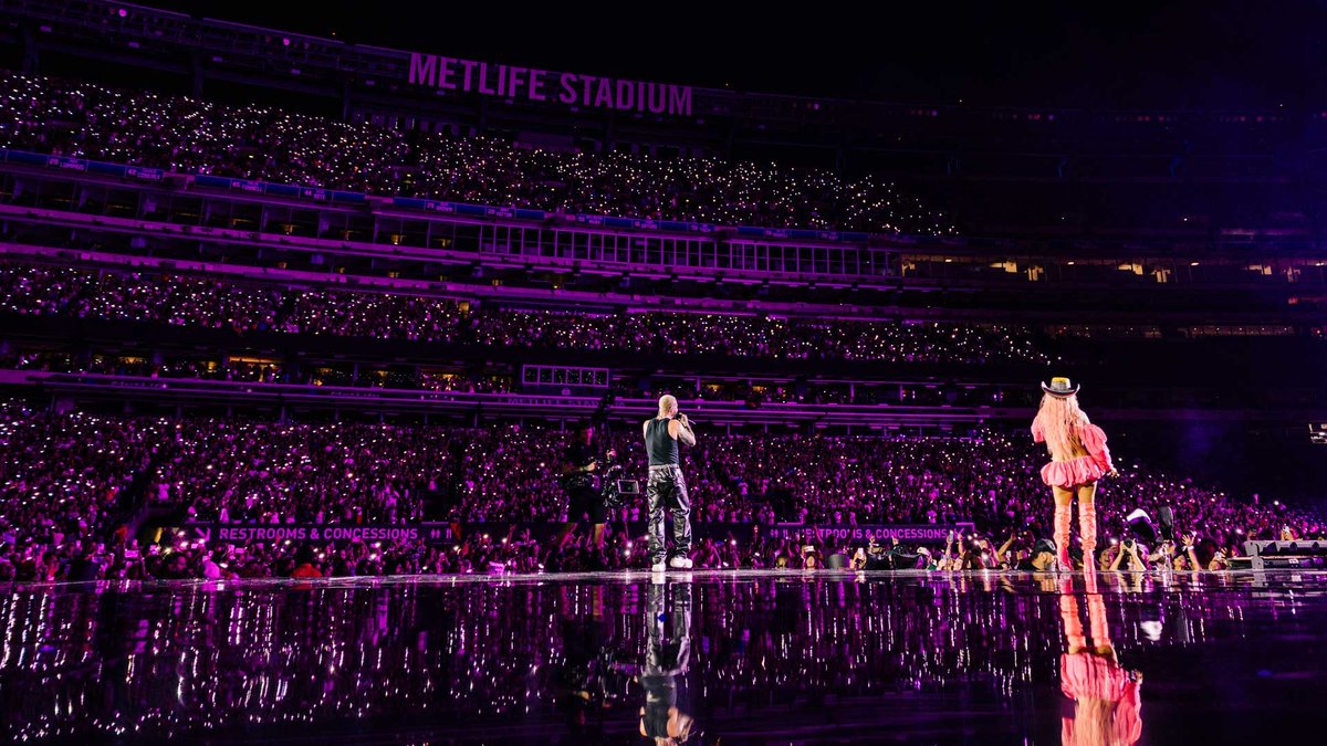 KarolGBRA's tweet image. 🚨 Karol G revelou que estava PRONTA para começar sua nova turnê, porém, o trabalho foi interrompido para que ela pudesse se concentrar exclusivamente no Coachella.