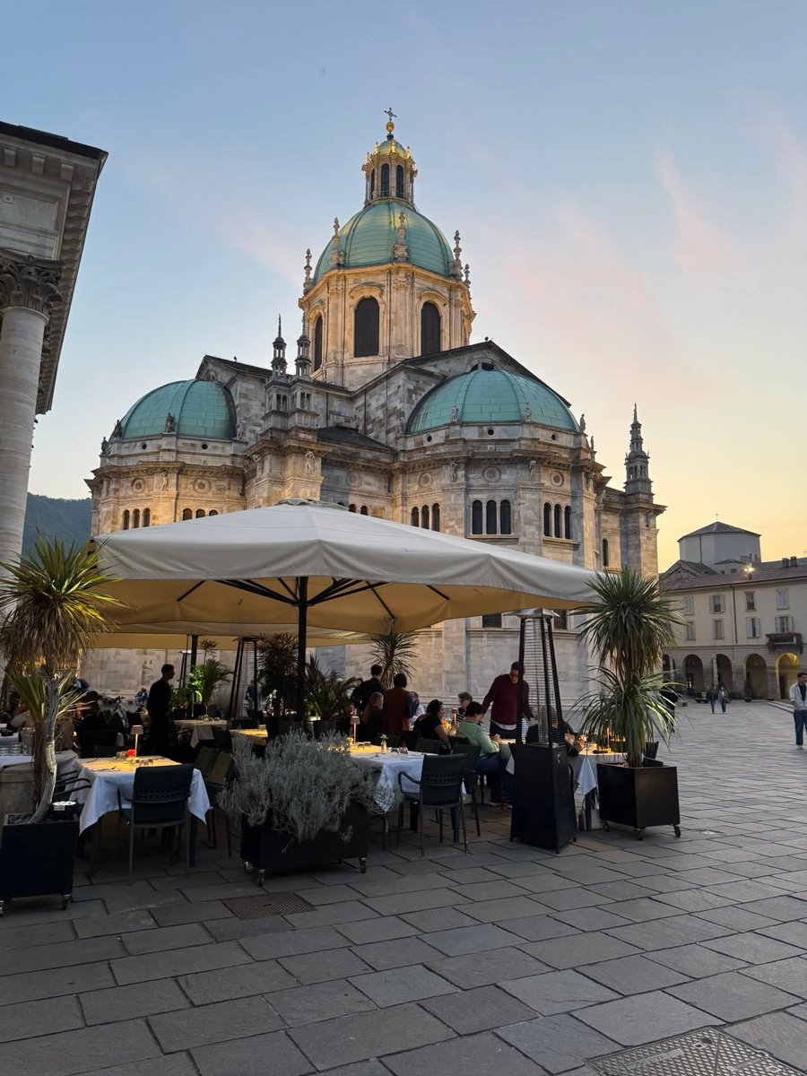mozinity's tweet photo. Sunset in Como, Italy today https://t.co/h3TCCJScgJ
