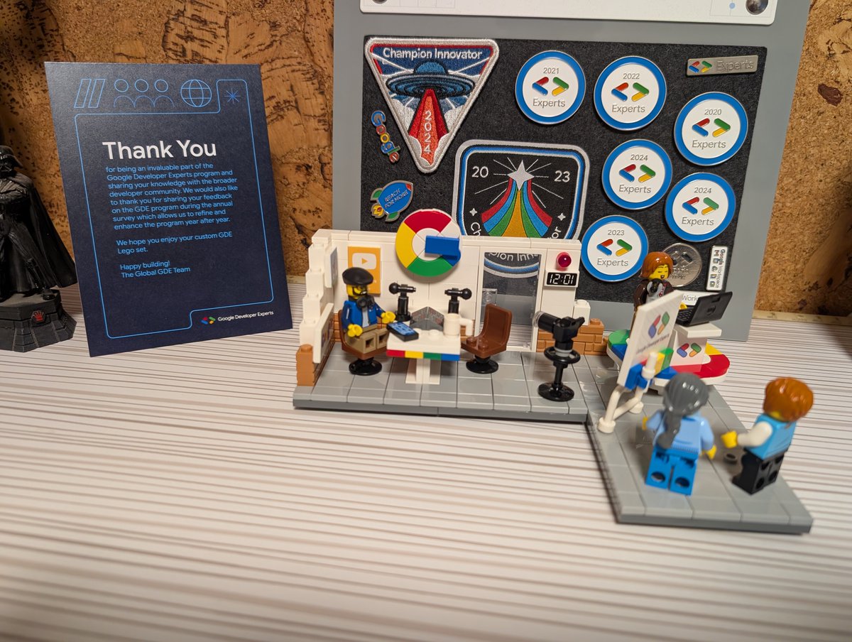 pfelipm's tweet image. ¡Renovado como @GoogleDevExpert  #Workspace en 2026! 🥳 Ya son 7 añazos y la ilusión sigue intacta, incluso en estos tiempos vertiginosos de #IAeverywhere.

¿El regalazo? ¡Un kit LEGO especial para GDE es-pec-ta-cu-lar! 🧱✨
___
PS: ¿Seré el único GDE con 2 pines de 2024? 🤣