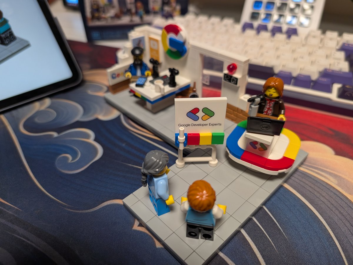 pfelipm's tweet image. ¡Renovado como @GoogleDevExpert  #Workspace en 2026! 🥳 Ya son 7 añazos y la ilusión sigue intacta, incluso en estos tiempos vertiginosos de #IAeverywhere.

¿El regalazo? ¡Un kit LEGO especial para GDE es-pec-ta-cu-lar! 🧱✨
___
PS: ¿Seré el único GDE con 2 pines de 2024? 🤣