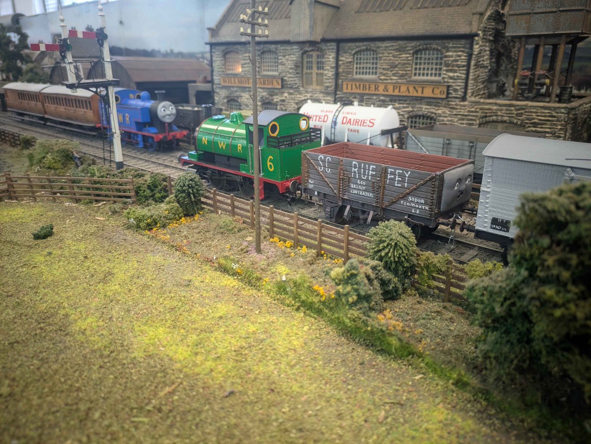 made a new Thomas, idk, he kinda looks too tall now, 7ft6in boiler height worked better- maybe he'll grow on me, or i'll make a new one that's a lil shorter