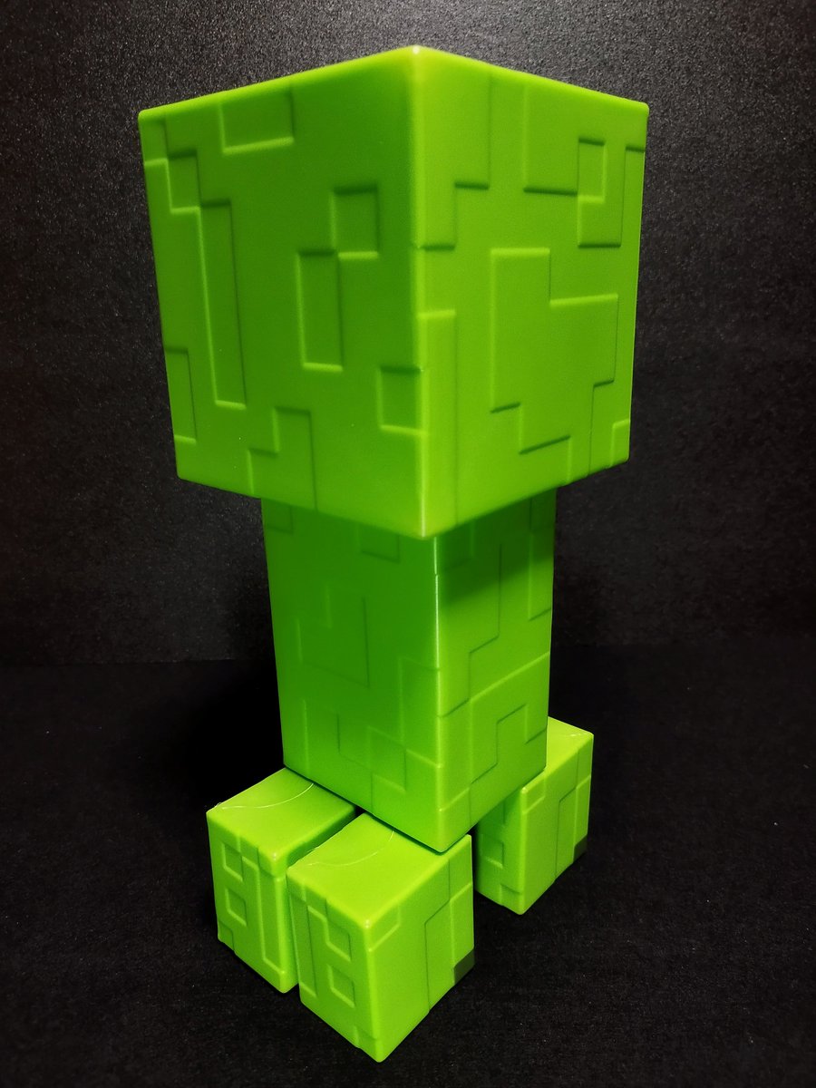LEVEL_Z's tweet image. フリューのマインクラフト クリーパーBIGフィギュア
リカラー含め何度目かの再販プライズだけど、可動箇所0だけどポーズ付きヴィネットとかじゃないのでアクションフィギュア枠でも遊べる、素材はポリ製なんで実質ジャンボマシンダー クリーパー
#minecraft #creeper #furyu