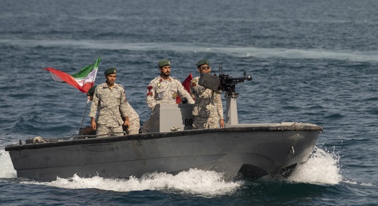 Decoride's tweet image. Irán restableció control militar sobre estrecho de Ormuz

saturno.com.do/orbita/2026/ir…

Militares iraníes expulsan con disparos dos buques del cruce marítimo

#estrecho #ormuz #control #militar #saturnodigitalrd #saturnoticias #saturno