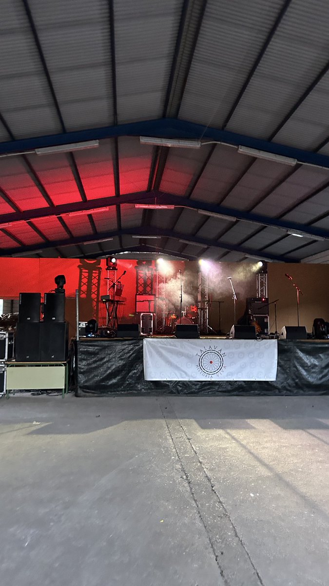 DeTalavan's tweet photo. Todo a punto de empezar

Concierto Tributo a Extremoduro

@irostodos @cextremadura @tagusasociacion https://t.co/dPyPl5c1Os