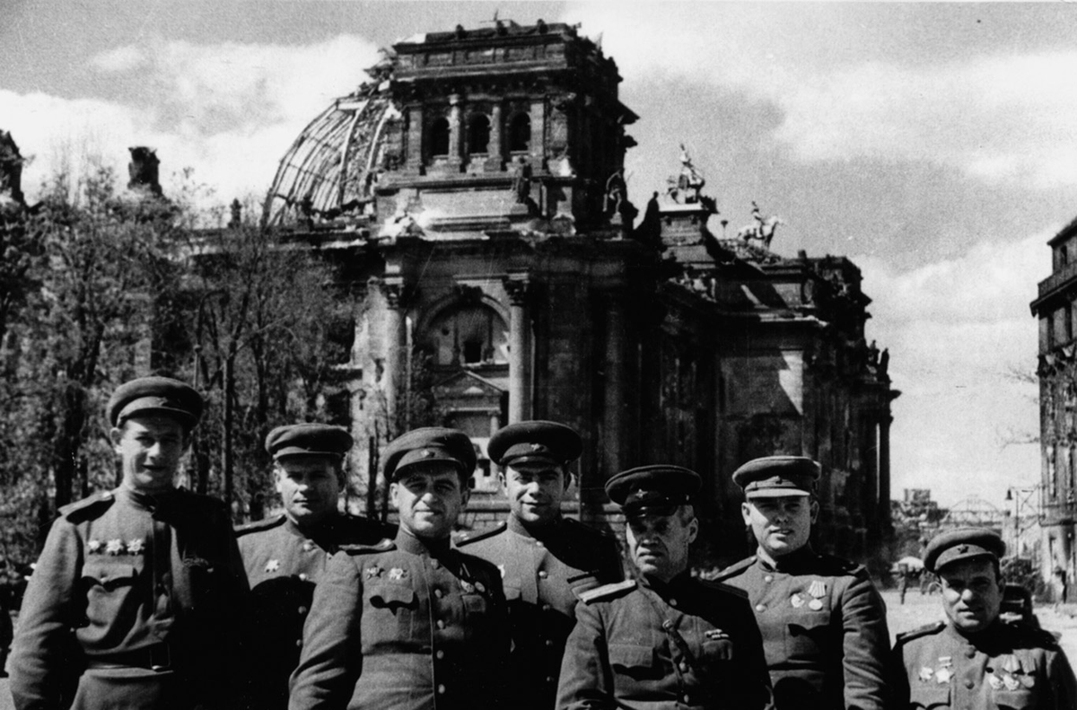 TeaTramRussia's tweet image. #Soviet soldiers in Berlin (1945) #Russia 🇷🇺 
#RealNews #WWII