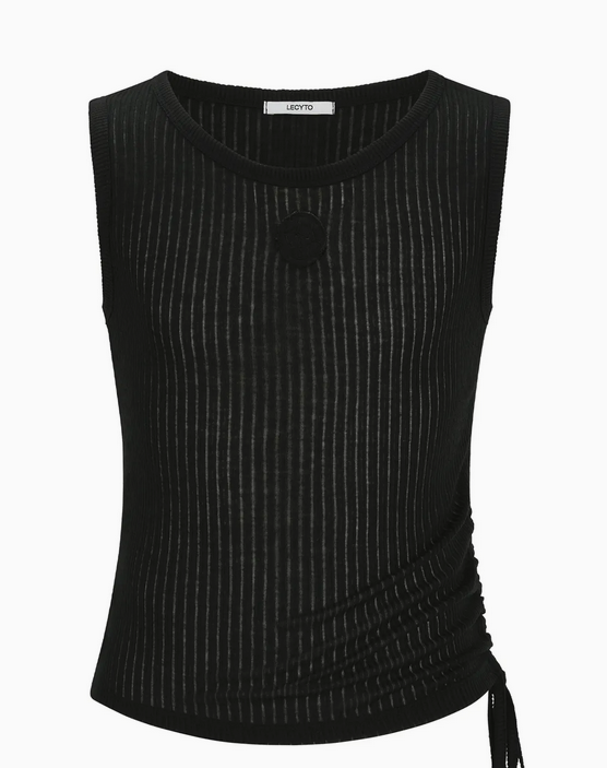 [concert] Harin wore the flutter string sleeveless top from Lecyto. available here for 32$ <global.musinsa.com/us/goods/46158…> #ONEWE <a href="/official_ONEWE/">원위 (ONEWE)</a>  #원위