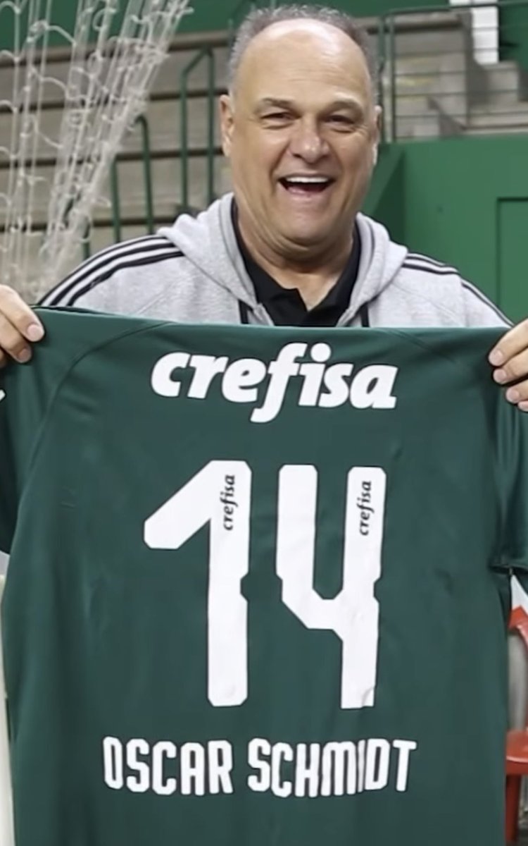 O material que o Palmeiras soltou nas suas redes com o Oscar Schmidt é simplesmente um absurdo. 

Muito bom. O “Mão Santa” teve uma história muito bonita com o Palmeiras. Que descanse em paz!