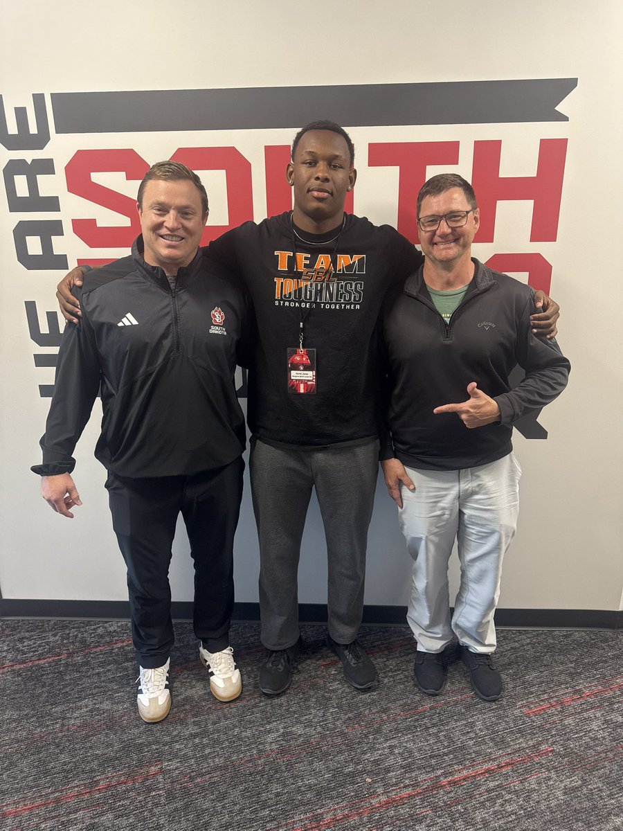 Xjgocrazy's tweet photo. Great practice day up at USD https://t.co/Uf4hOOk1hH