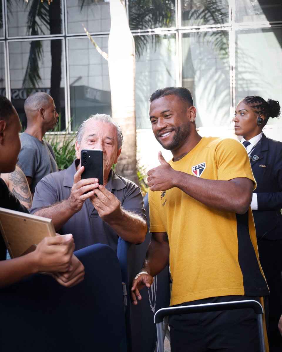 A delegação segue para São Januário!

#VamosSãoPaulo 🇾🇪

📸 Rubens Chiri / São Paulo FC