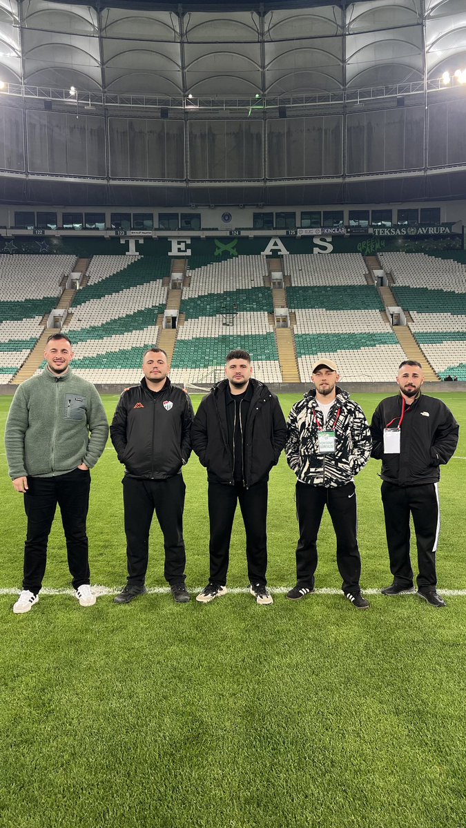oktayomeroglu's tweet photo. Yarın bizim için verdiğimiz emeğin karşılığını alma günüdür.Büyük Bursaspor camiasından tek ricamız verilen emeklere saygı duyulmasıdır.Bizlerin inanıpta başaramayacağı hiçbirşey bu güne kadar olmamıştır Allah’ın izniylede yarın camia olarak bu iştende alnımızın akıyla çıkıcaz 🙏 https://t.co/86NwepIQAu