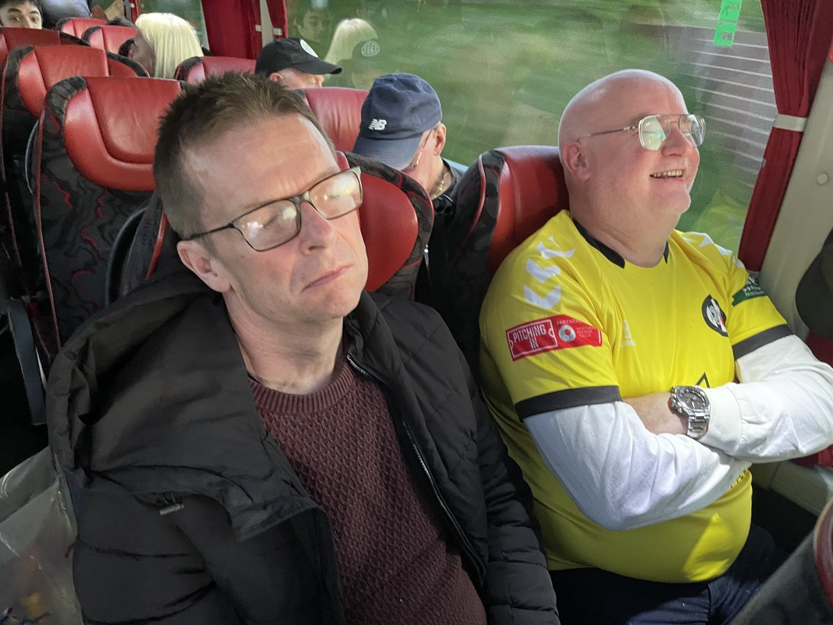 StanSnaps's tweet photo. @Heatonstan #KipperClub member Andy enters the kipper pantheon. Once on the way down, once on the way back. Only the greatest kippers manage this awesome feat @HeatStan https://t.co/OzO759w8Ei