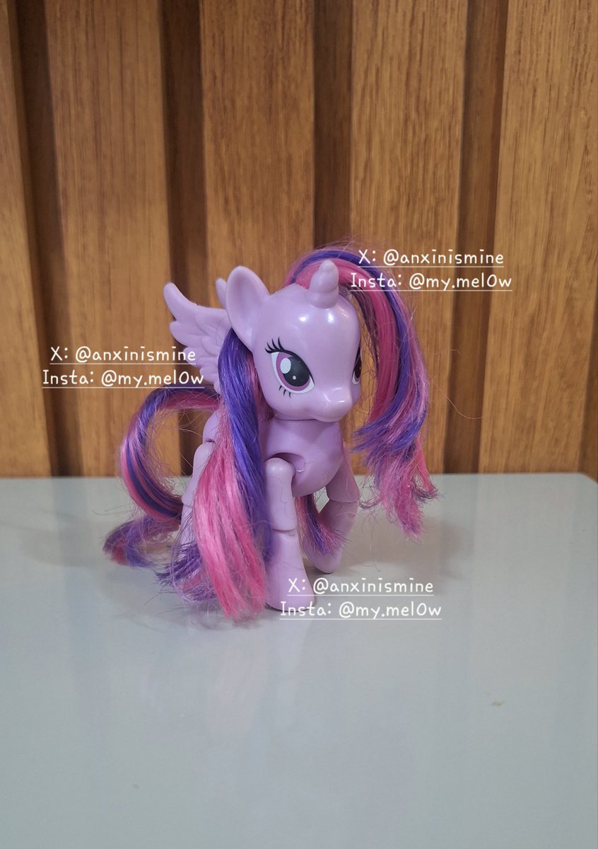 anxinismine's tweet photo. VENDA/VENDO My Little Pony Original Oficial Twilight Sparkle coleção limitada especial alicornio articulado mlp
https://t.co/8d9ur9hSx1
#mylittlepony #mlp #twilightsparkle https://t.co/9CE332VbRZ