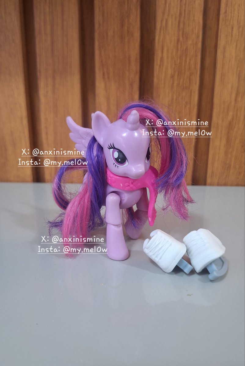 anxinismine's tweet photo. VENDA/VENDO My Little Pony Original Oficial Twilight Sparkle coleção limitada especial alicornio articulado mlp
https://t.co/8d9ur9hSx1
#mylittlepony #mlp #twilightsparkle https://t.co/9CE332VbRZ