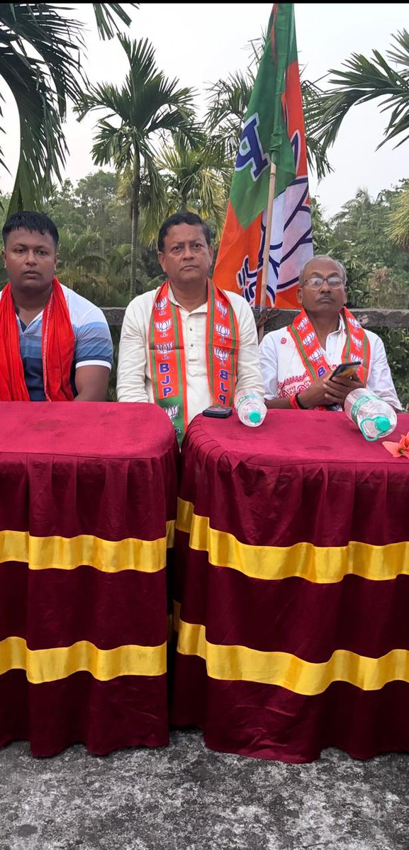 PrasenjitOFC's tweet photo. On 18.04.2026, BJP #State_Committee_Member &amp; Incharge of Diamond Harbour (DH) District , Shri #Prasenjit_Bhowmik was present during Yuba Morcha Sanmelan of Budge Budge AC at Bawali Budge Budge AC karyalaya under DH District

@sunilbansalbjp @amitmalviya @SamikBJP @BJP4Bengal https://t.co/pwccWNmadj