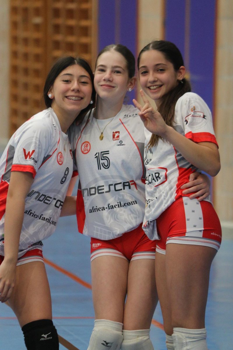 ClubVoleibolZGZ's tweet photo. 🏐 FINAL INFANTIL FEMENINO ARAGÓN 2026
Indescar Zaragoza logra la victoria en la final y se proclama Campeón de Aragón tras derrotar a Alcañiz en tres sets.
@ClubVoleibolZGZ 3-0 @Voley_Alcaniz
#CVZ 3-0 #ALC
¡Enhorabuena! https://t.co/74RNtBSAqJ