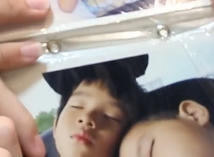 กลับไปดู alpha roommate ถึงได้เห้น ว่ามีคนน่ารักแต่เด้กได้ขนาดนี้ t —— t ยิ้มหวานตาขีดครองใจจิง ๆ เหมือนลุกชิ้นเลยฮงจิ๋ว :3