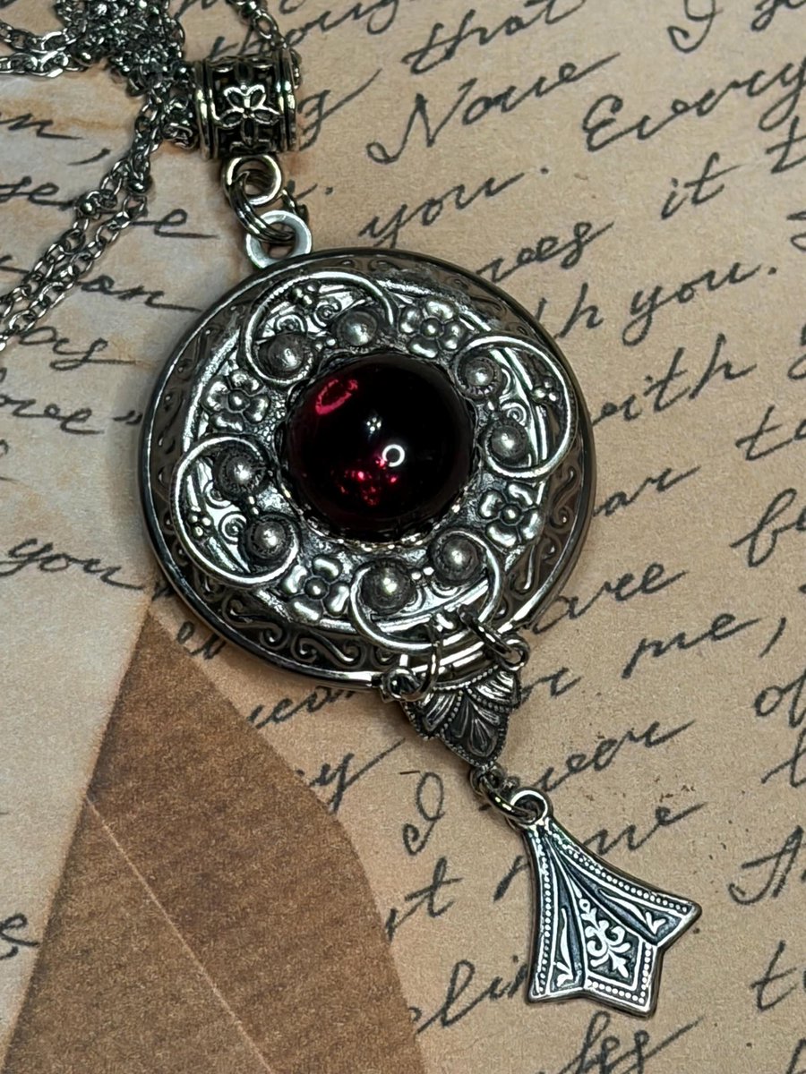 Witschy's tweet image. New Locket in my store. Dark Amethyst Czech Glass Cabochon vintage inspired locket - 24 inch chain  
witchywoman.etsy.com/listing/449079… 
#etsy #etsyseller #shop #shopping #shopsmall #women #gifts #giftforher #gift #handmadejewelry #czechglass #locket #locketnecklace #handmadejewelry